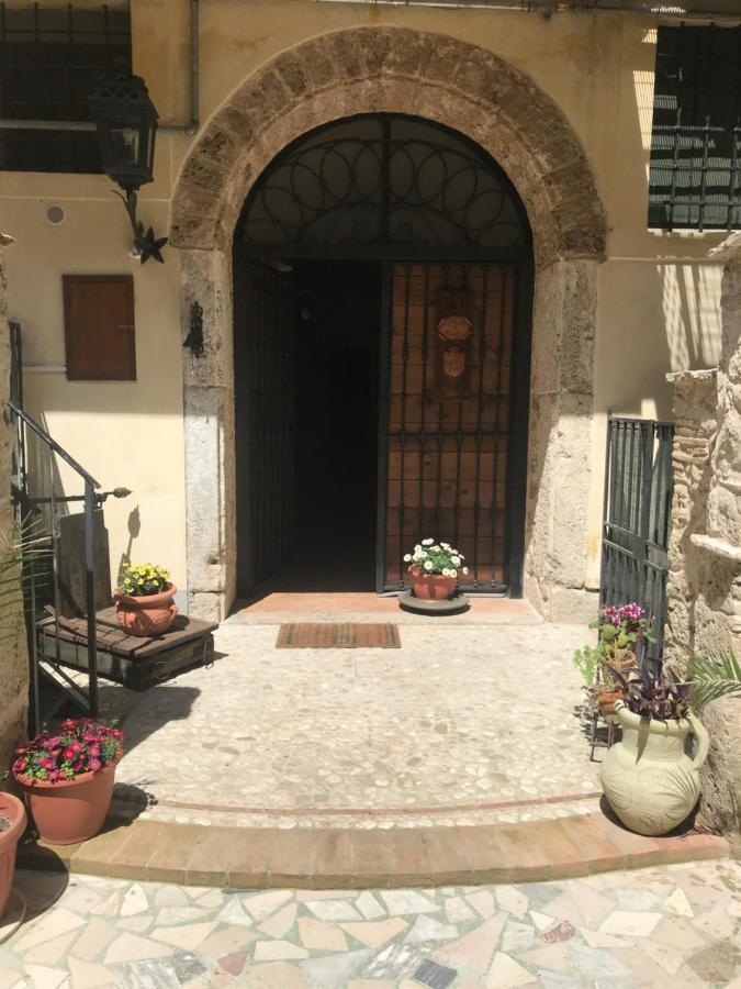 Le Prigioni Del Palazzo B&B Sora Bagian luar foto