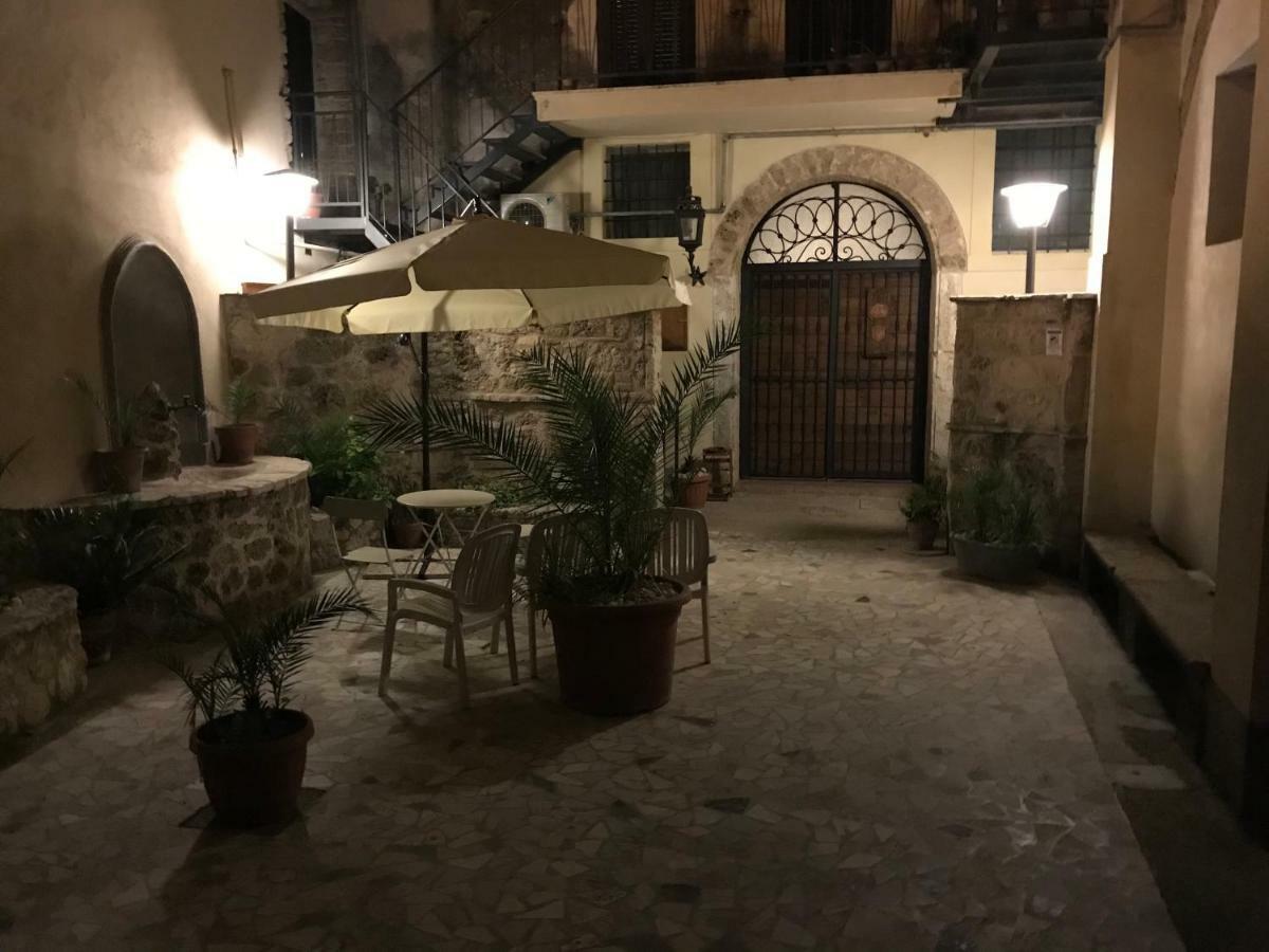 Le Prigioni Del Palazzo B&B Sora Bagian luar foto